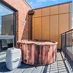 Apartment Penthouse With Hot Tub & View Of Minister