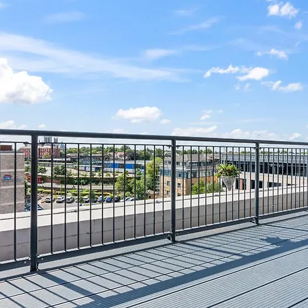 Penthouse With Hot Tub & View Of Minister