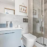 Penthouse With Hot Tub & View Of Minister Apartment *