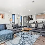 Penthouse With Hot Tub & View Of Minister Апартаменты