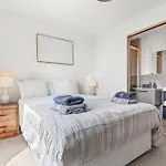 Penthouse With Hot Tub & View Of Minister Apartment