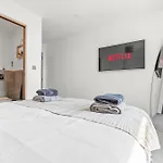 Апартаменты Penthouse With Hot Tub & View Of Minister *