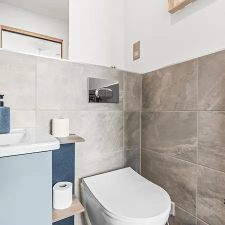 Penthouse With Hot Tub & View Of Minister *