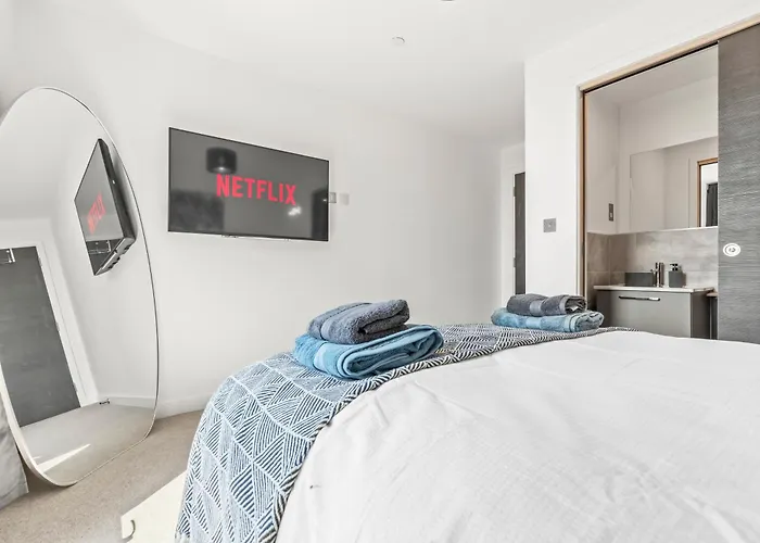 Penthouse With Hot Tub & View Of Minister