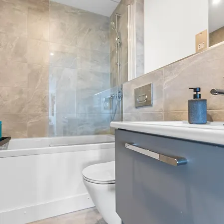 Penthouse With Hot Tub & View Of Minister York