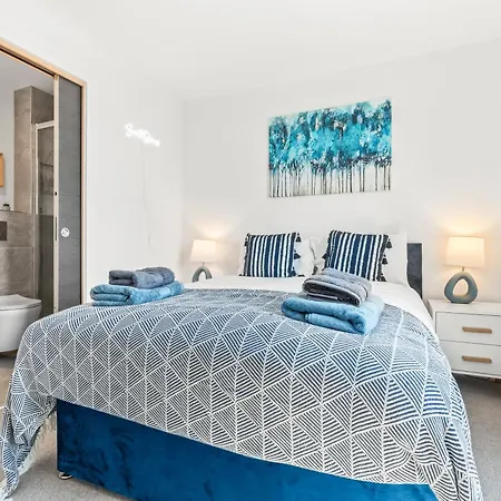 Penthouse With Hot Tub & View Of Minister York