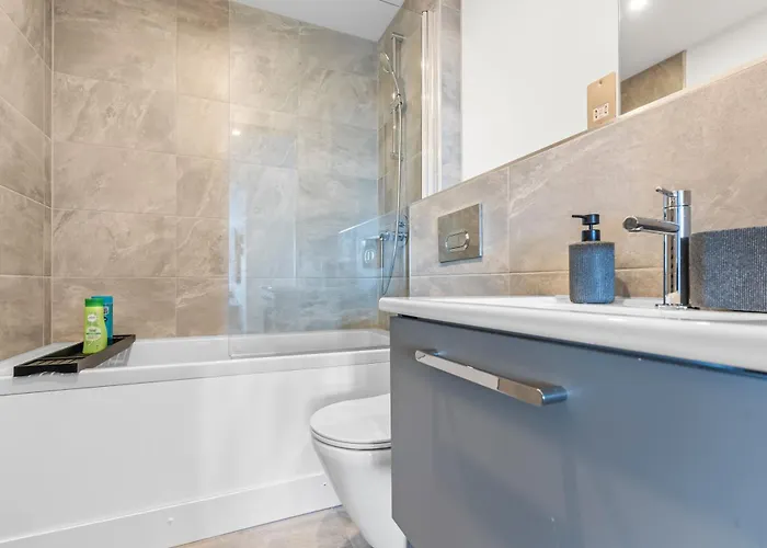 Penthouse With Hot Tub & View Of Minister York