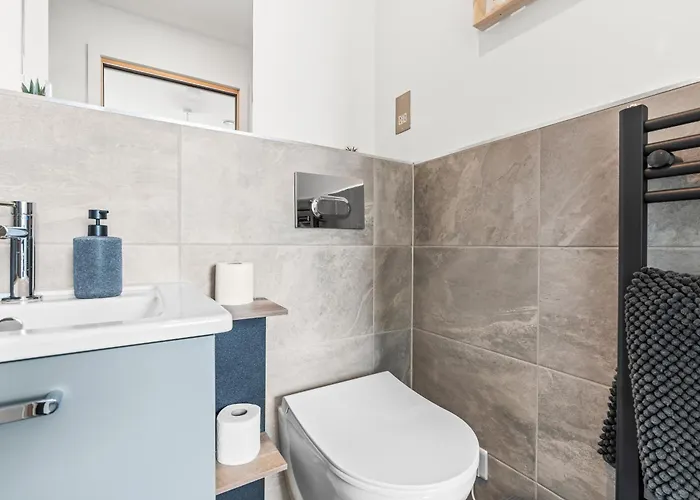 Penthouse With Hot Tub & View Of Minister *