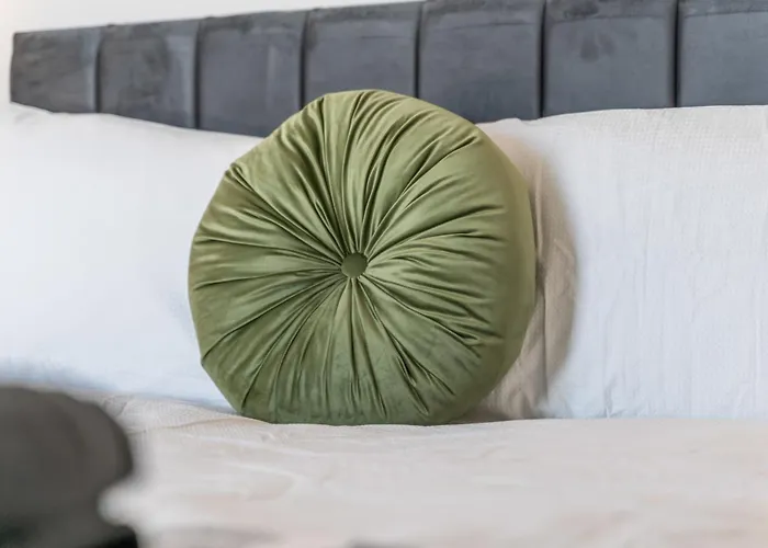 Penthouse With Hot Tub & View Of Minister *