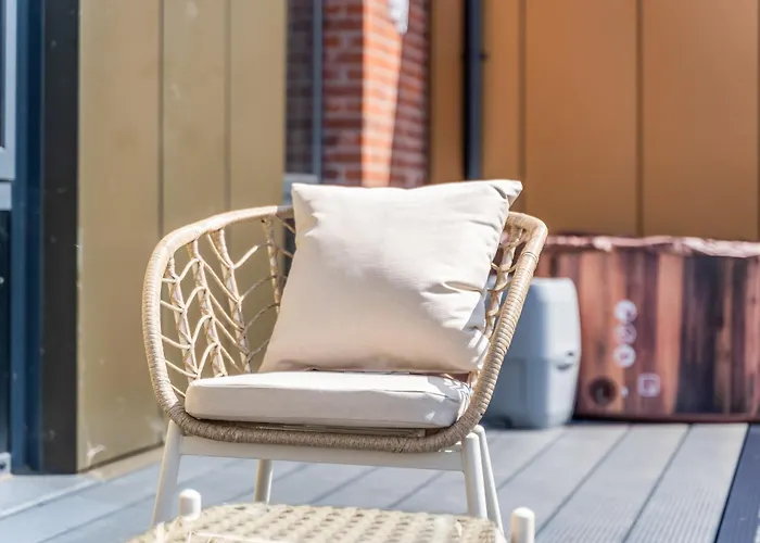 Penthouse With Hot Tub & View Of Minister